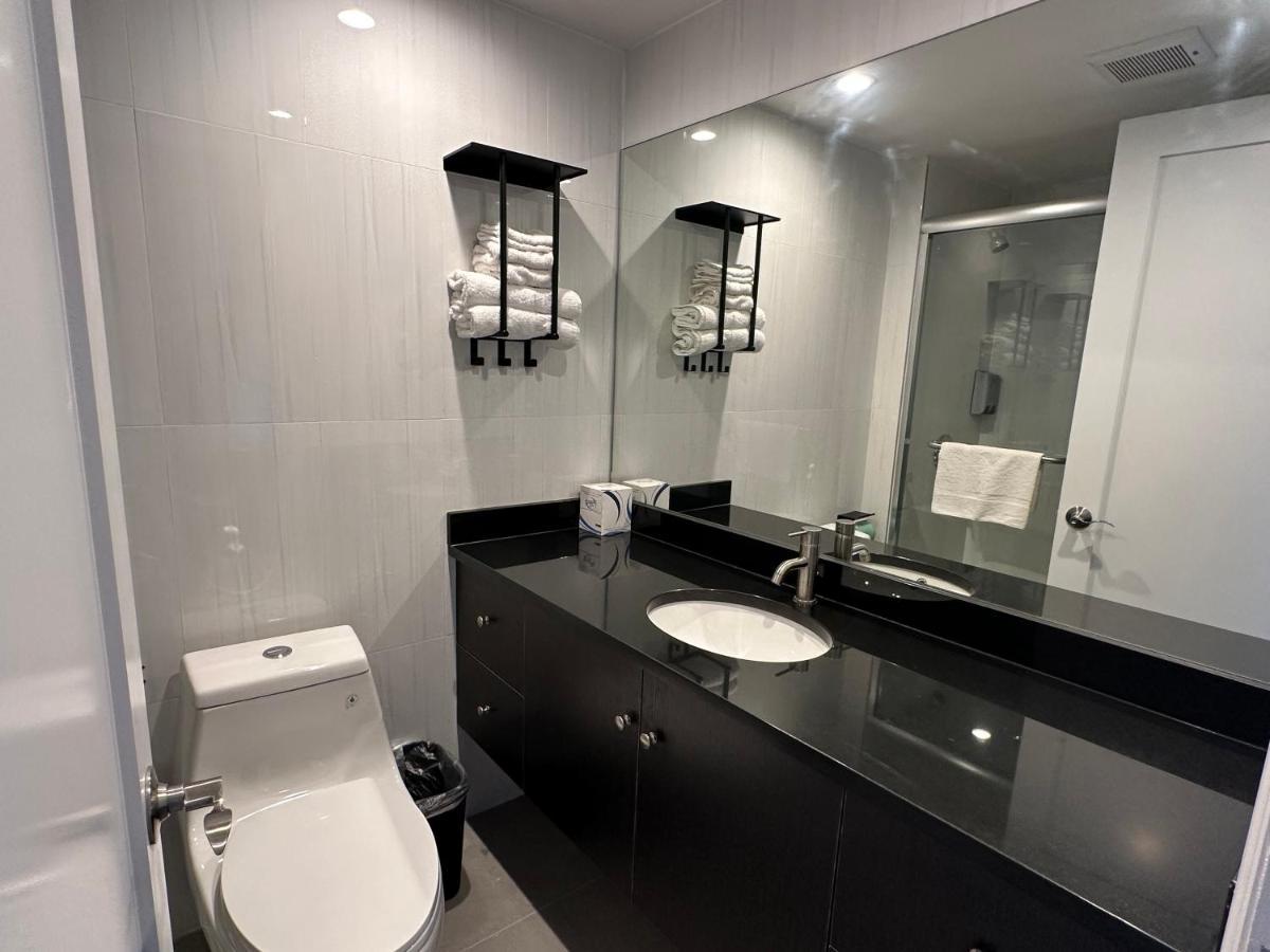 Regal Inn & Suites New York Laguardia Hotel Ngoại thất bức ảnh