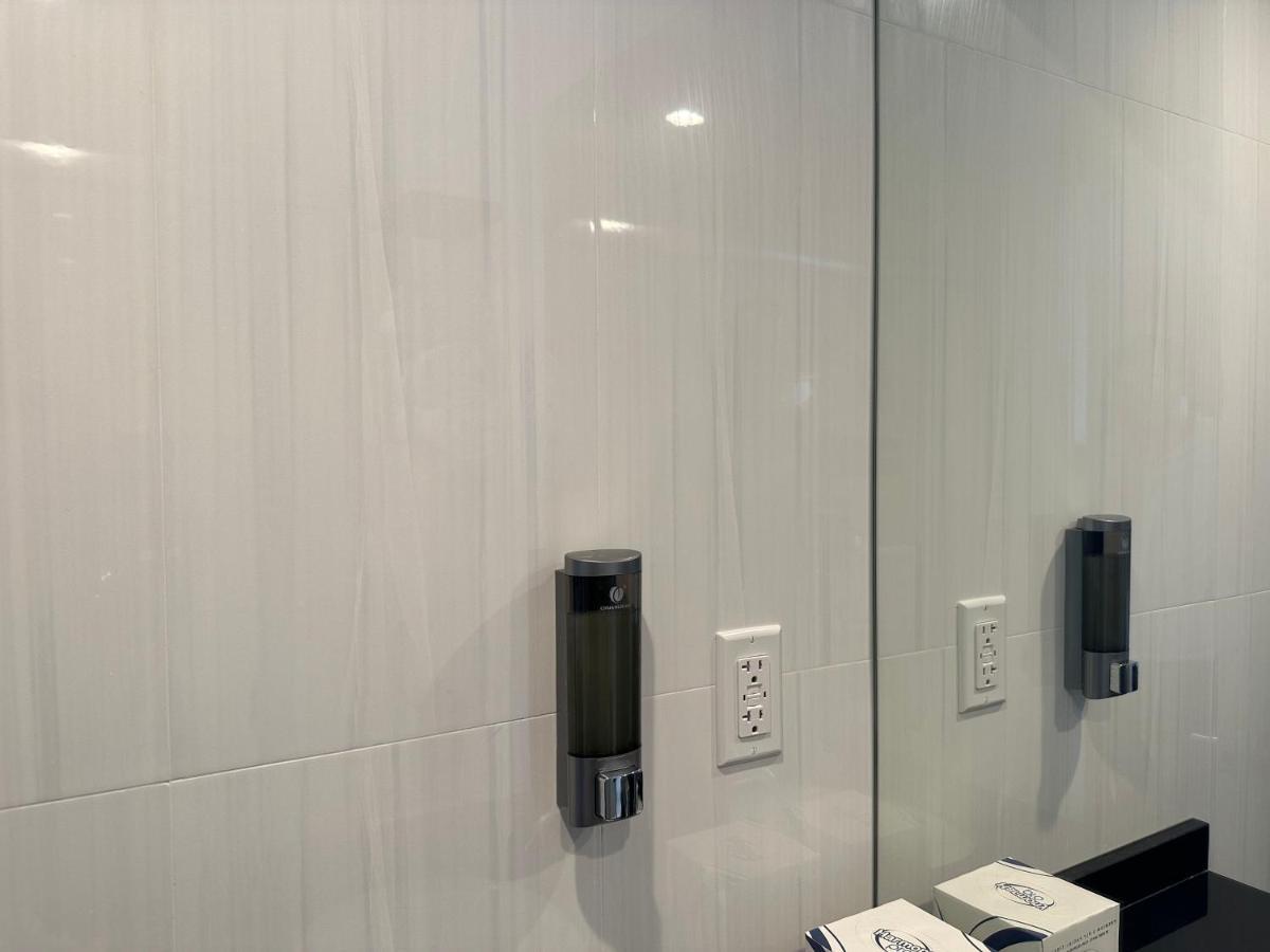Regal Inn & Suites New York Laguardia Hotel Ngoại thất bức ảnh